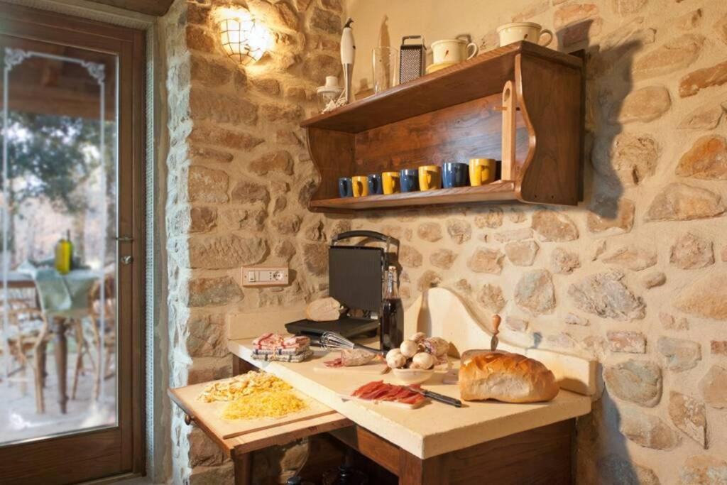 Villa Liz Tuscany, Private Pool, Hot Tub, Property Fenced, Pets Allowed Poppi Exteriér fotografie