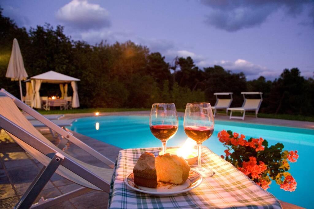 Villa Liz Tuscany, Private Pool, Hot Tub, Property Fenced, Pets Allowed Poppi Exteriér fotografie