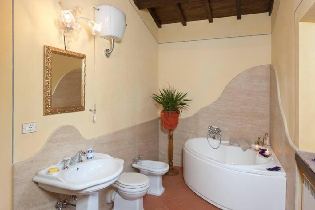 Villa Liz Tuscany, Private Pool, Hot Tub, Property Fenced, Pets Allowed Poppi Exteriér fotografie