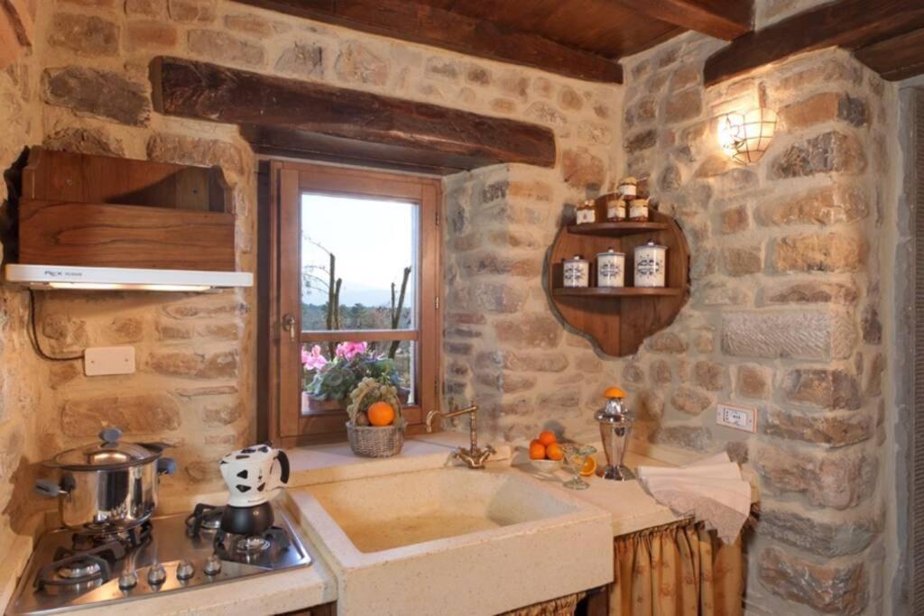 Villa Liz Tuscany, Private Pool, Hot Tub, Property Fenced, Pets Allowed Poppi Exteriér fotografie