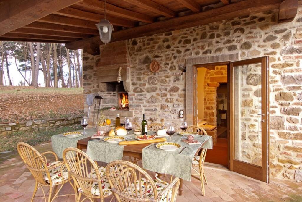 Villa Liz Tuscany, Private Pool, Hot Tub, Property Fenced, Pets Allowed Poppi Exteriér fotografie