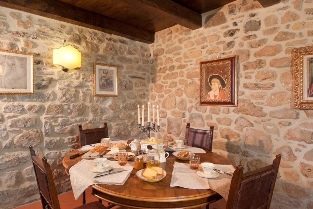 Villa Liz Tuscany, Private Pool, Hot Tub, Property Fenced, Pets Allowed Poppi Exteriér fotografie