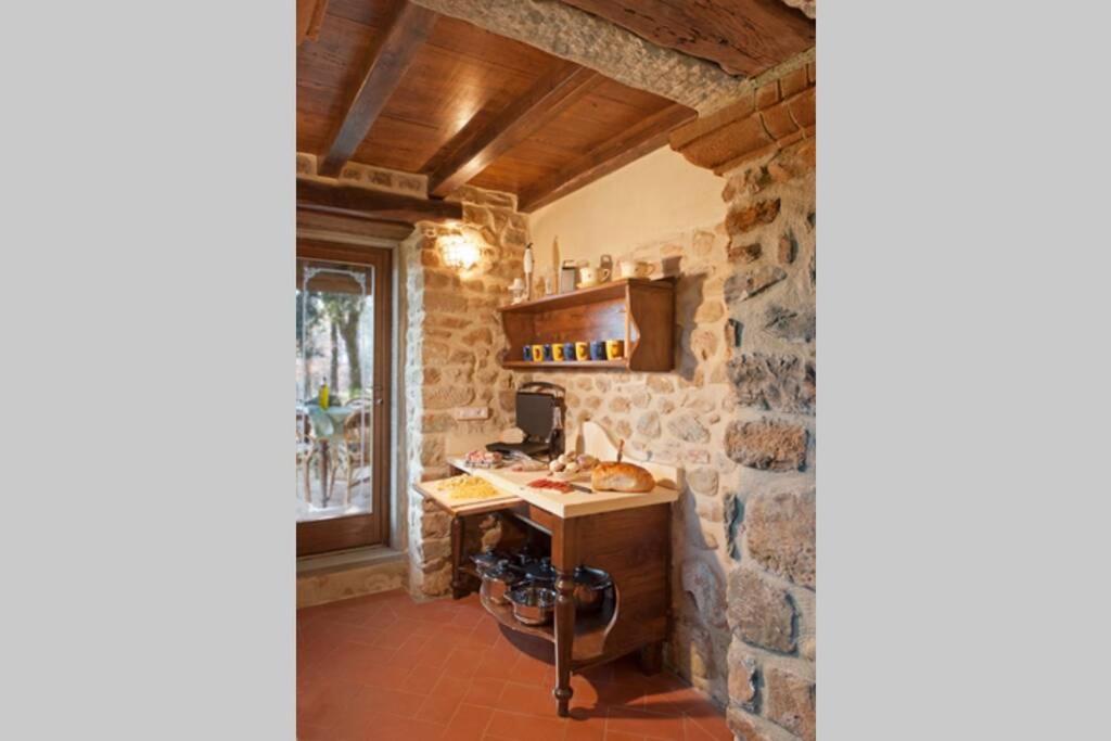 Villa Liz Tuscany, Private Pool, Hot Tub, Property Fenced, Pets Allowed Poppi Exteriér fotografie